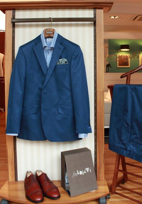 Jaki kolor garnituru dla blondyna?