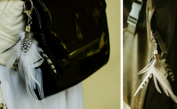 Pierzaste zawieszki do torebek w miejskim stylu Ajdacho