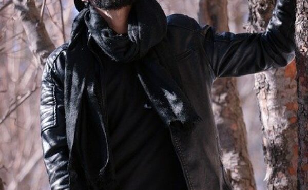 Fasony, kroje i rodzaje spodni męskich. Kompletny poradnik