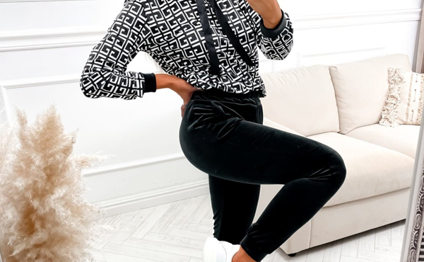 Welurowe dresy damskie – jak Juicy Couture trafiło do szaf Paris Hilton, Nicole Richie i Lindsay Lohan?