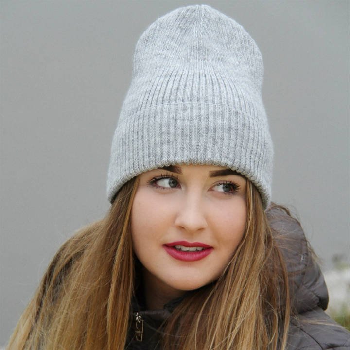 Czapki damskie idealne na pierwsze, wiosenne spacery!