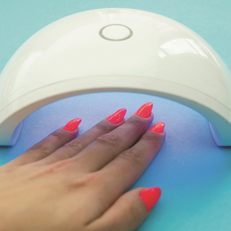 Manicure hybrydowy w domu? Poznaj 5 prostych kroków!