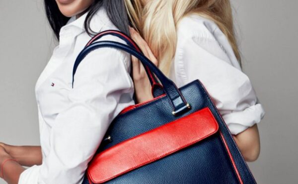 Torebka Tommy Hilfiger w walce z rakiem