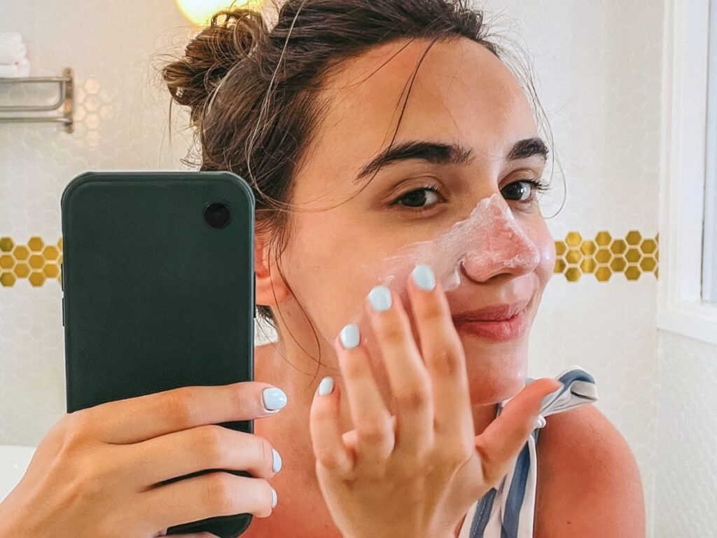 Sekret nieskazitelnej cery Koreanek odkryty! Wcieraj to codziennie, a Twoja skóra będzie jędrna i promienna jak nigdy wcześniej!