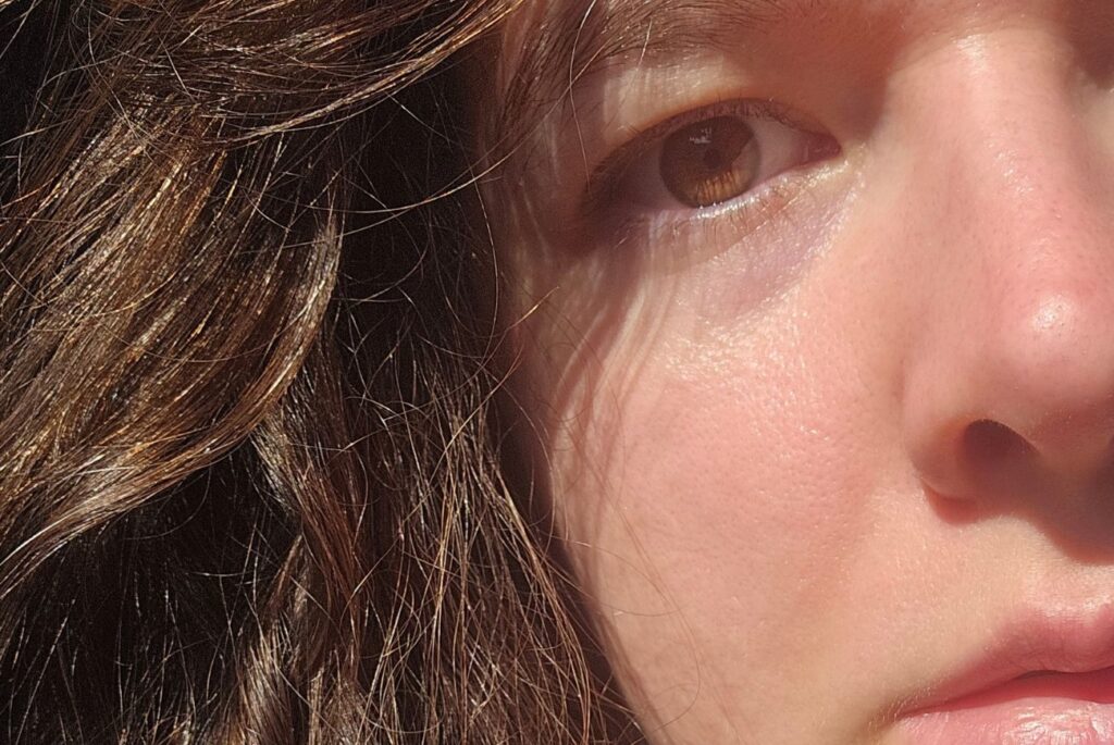 Odkrycie, które pokochały setki Polek! Ten genialny eliksir wygładza zmarszczki jak magią – efekt? Promienna cera bez makijażu!