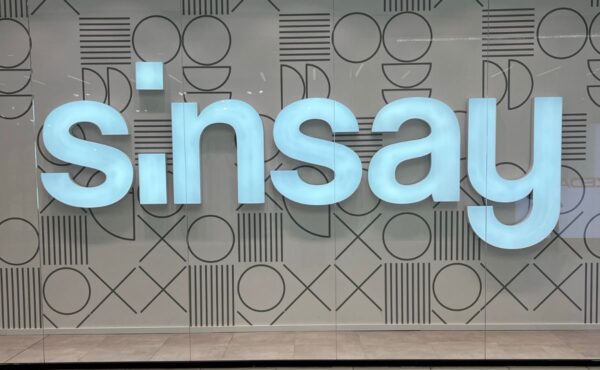 Ta bluzka z Sinsay podbija serca Polek! Słowiański haft i cena niższa niż 50 zł – musisz ją zobaczyć tej jesieni!