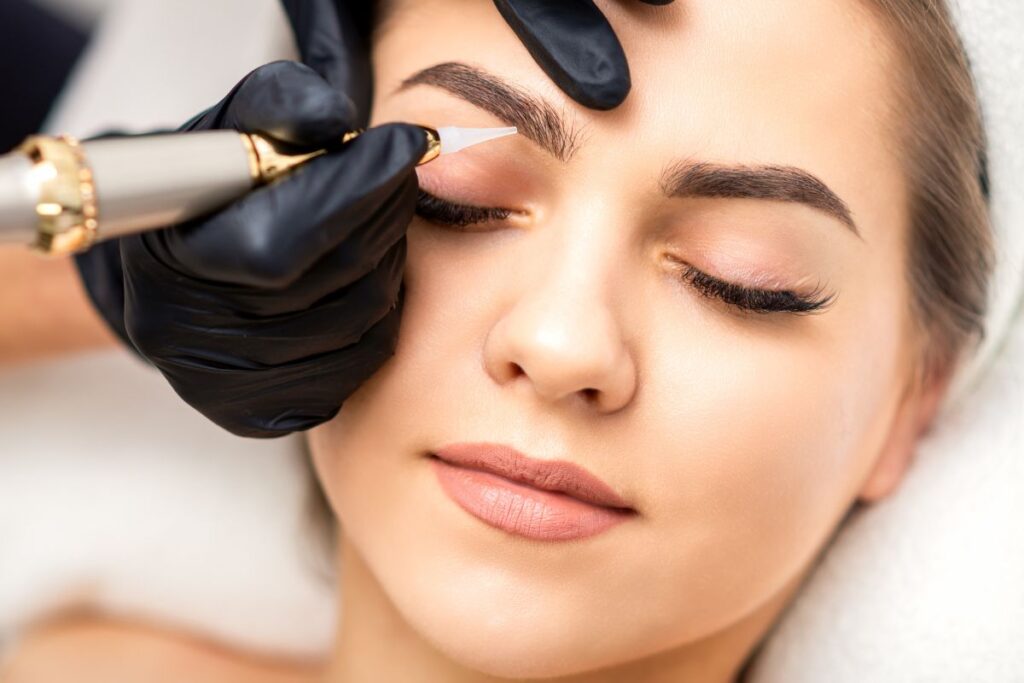 Jak dbać o brwi permanentne?