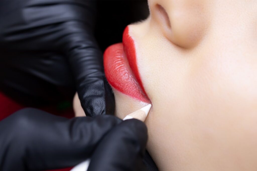 Jak dbać o usta po makijażu permanentnym?