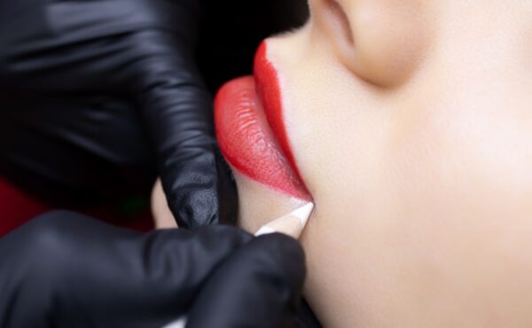 Jak dbać o usta po makijażu permanentnym?