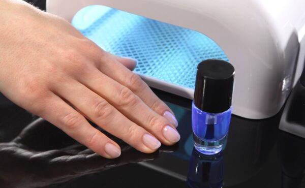 Jak długo trzymać aceton na hybrydzie, aby uzyskać najlepsze efekty?