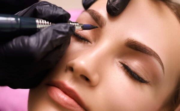 Jak długo utrzymuje się makijaż permanentny brwi?