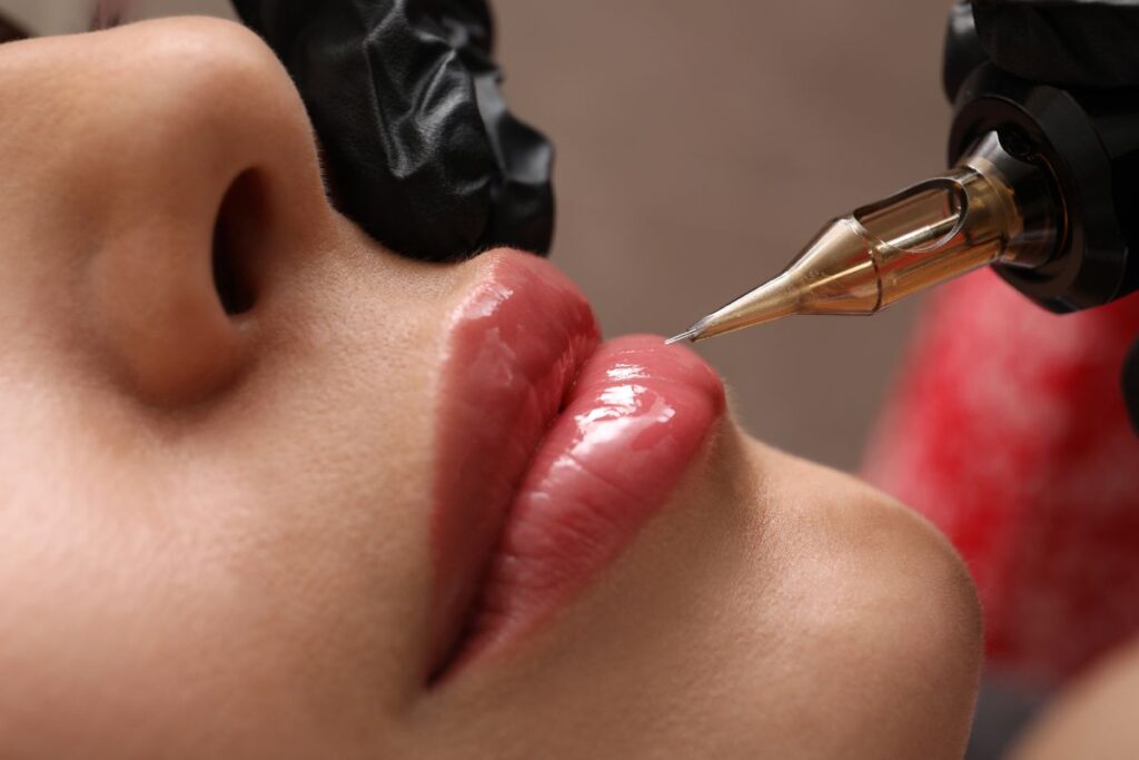 Jak długo utrzymuje się makijaż permanentny ust?