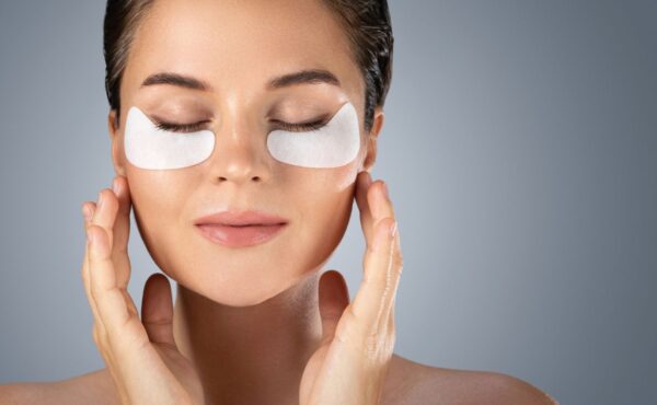 Jak nakładać płatki pod oczy?