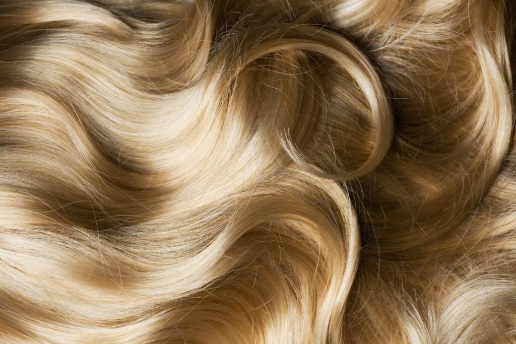 Jak przyciemnić żółte włosy?