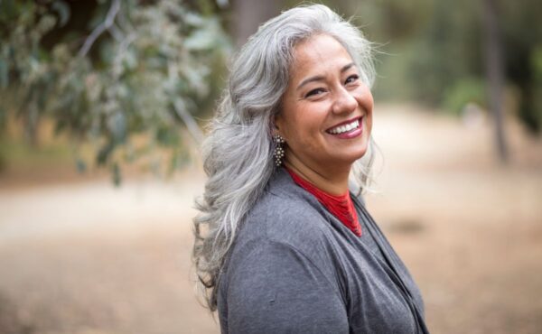 Jak ukryć siwe włosy?