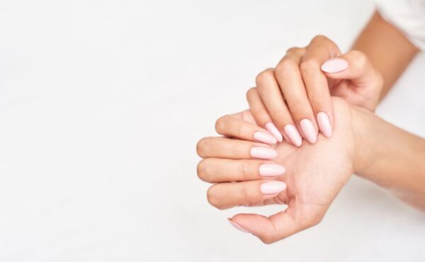 Jak wycinać skórki przy paznokciach?