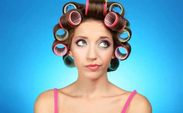 Jak zakręcić włosy na noc i obudzić się z pięknymi lokami