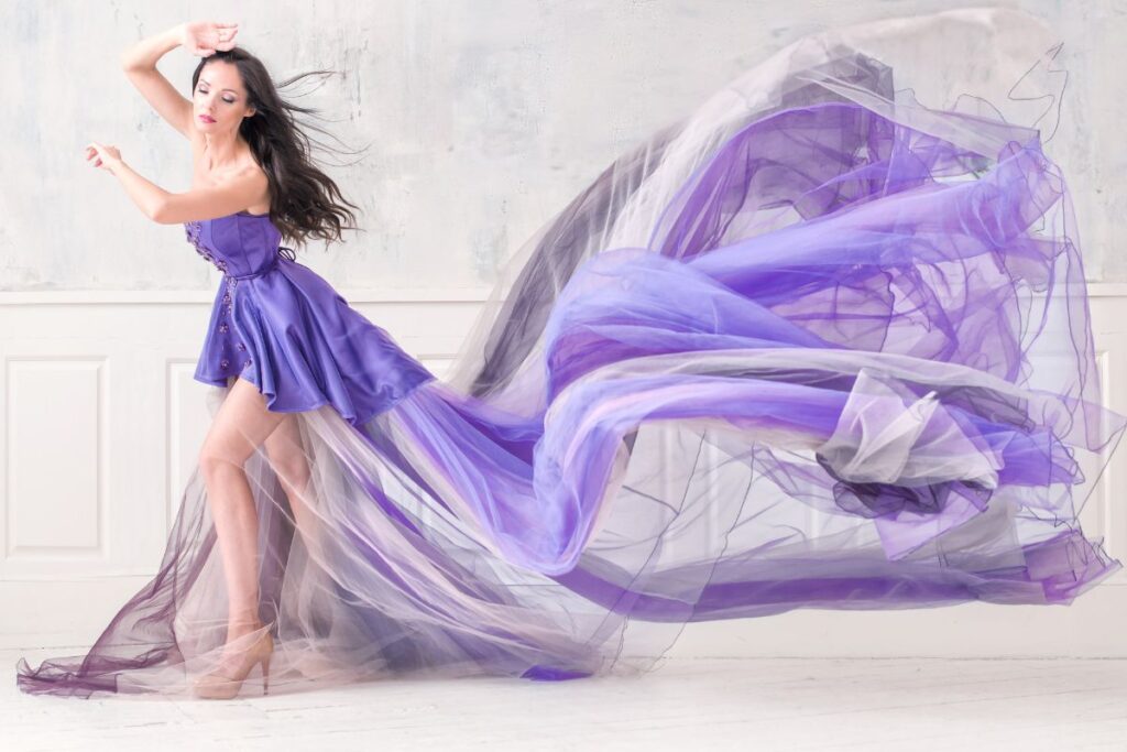 Jaki makijaż do fioletowej sukienki?