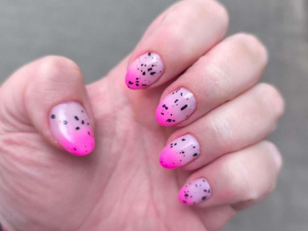 Te paznokcie podbijają Internet! Dlaczego wszyscy w sierpniu wybierają właśnie ten wzór?