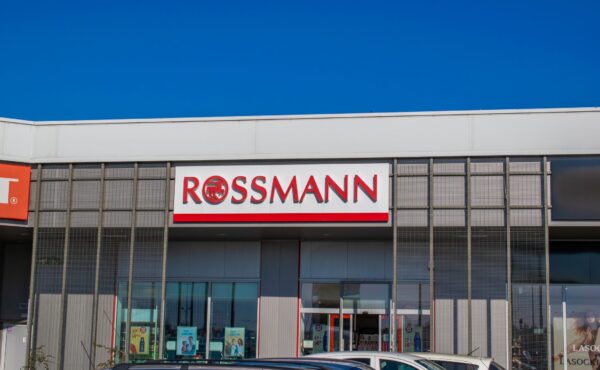 Ta tania mgiełka z Rossmanna to ulubieniec Doroty Szelągowskiej – za 19 zł Twój dom będzie pachniał jak luksusowy hotel!