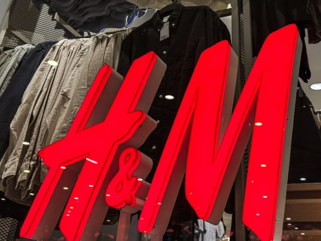 Ten sweterek to mięciutkie marzenie! Oto hit jesieni, który pokochasz aż do ostatniego dnia zimy!