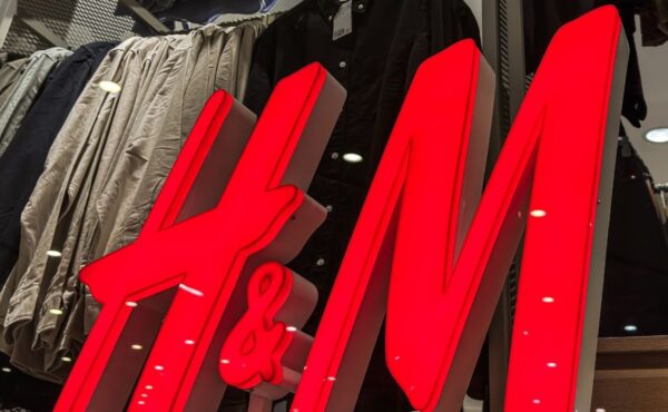 Ten sweterek to mięciutkie marzenie! Oto hit jesieni, który pokochasz aż do ostatniego dnia zimy!