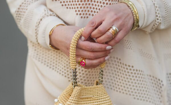 Odkryj Sekret Idealnego Manicure! Dlaczego Wszyscy Mówią o Almond Milk Nails?