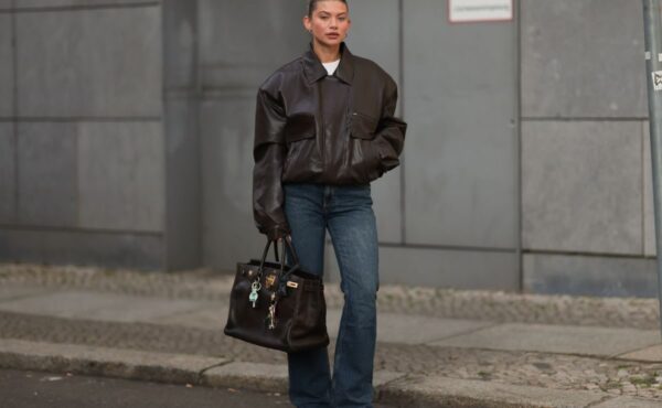 Te jeansy za grosze robią furorę! Optycznie wydłużają nogi i są hitem tej jesieni – musisz je zobaczyć!