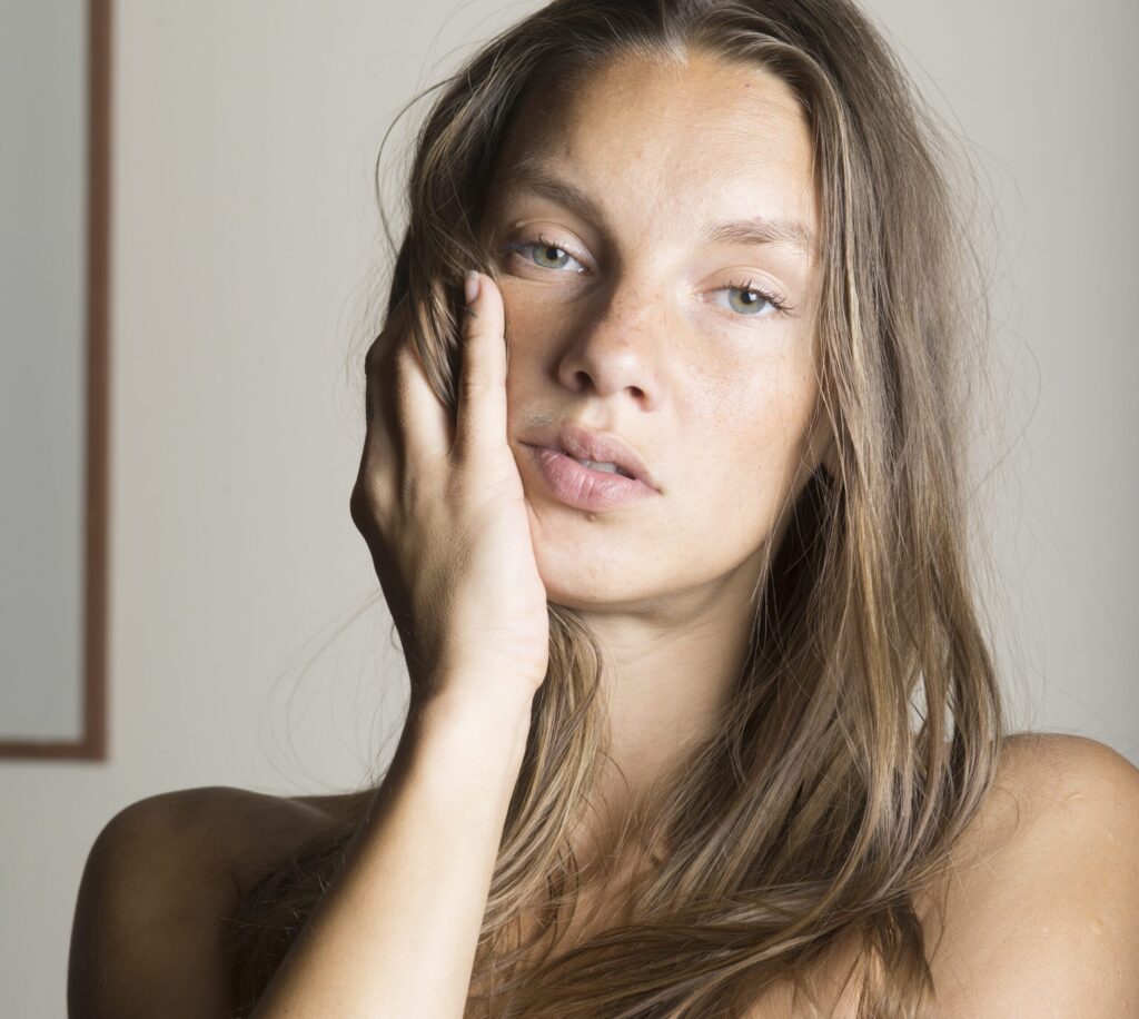 Pamiętaj o tym o poranku, a opuchlizna z twarzy zniknie. Efekt zobaczysz po kilku minutach!