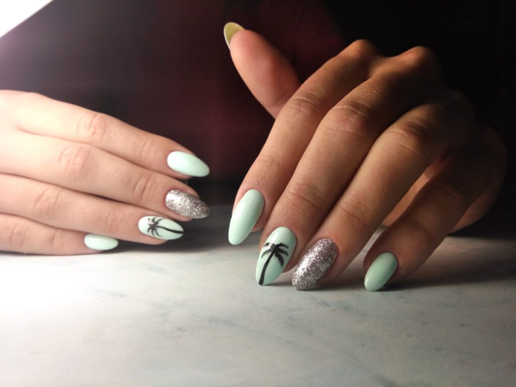 Oto paznokcie, które przeniosą Cię prosto na rajską plażę – zobacz, dlaczego wszyscy je teraz wybierają!