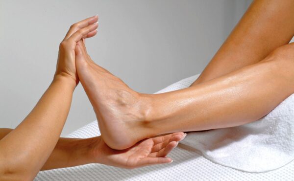 Pielęgnacja stóp – jak o nie dbać?