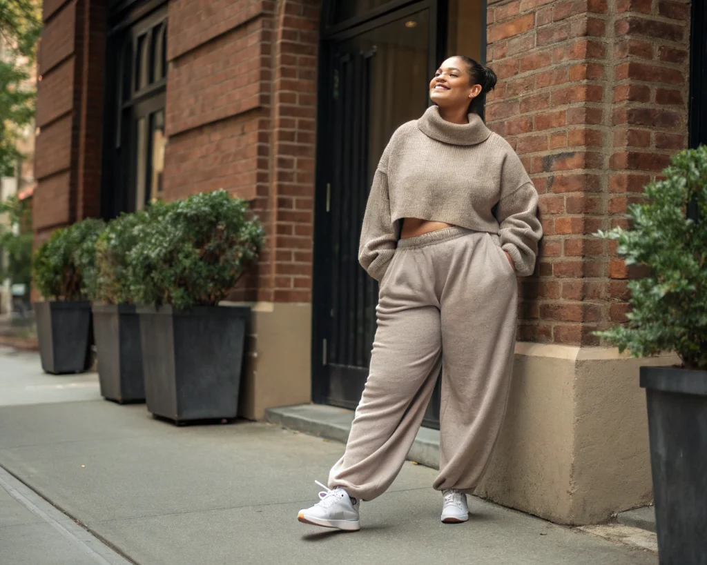 Styl oversize – jak modnie nosić luźne ubrania oversize? TOP 10 stylizacji damskich dla XS i XL