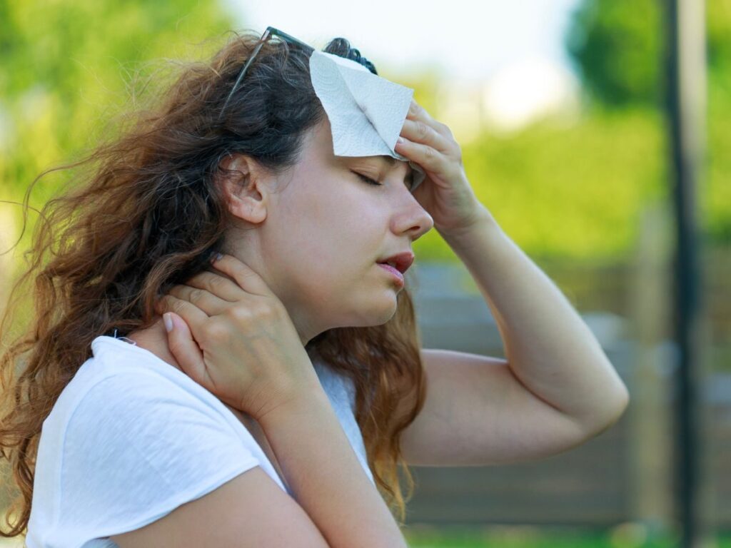 Odkrycie, które odmienia życie kobiet w menopauzie! Czy te chusteczki to sekret ulgi od potów i nagłych uderzeń gorąca?