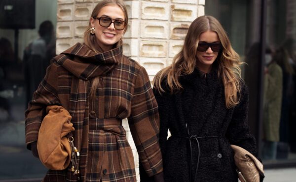 Masz dość nudnych stylizacji? Tej jesieni moda stawia wszystko na głowie – sprawdź, co musisz wyrzucić z szafy, zanim będzie za późno!