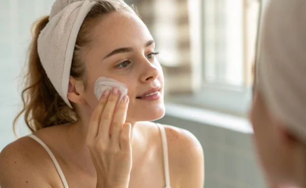 Urea – czyli mocznik w kosmetykach. Co to jest i jak działa?