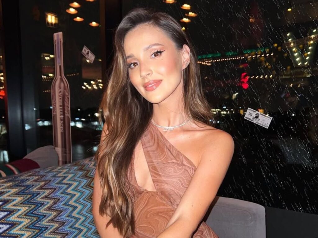 Te błyszczące buty są hitem sierpnia – zgadniesz, dlaczego każdy chce je mieć?