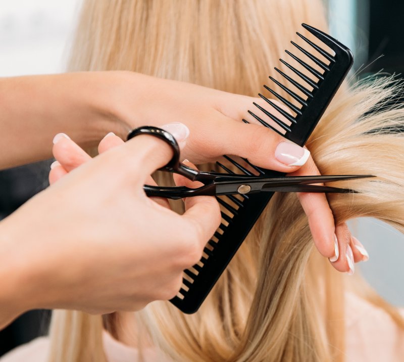 Jak zacząć swoją przygodę z fryzjerstwem? Co musisz wiedzieć.