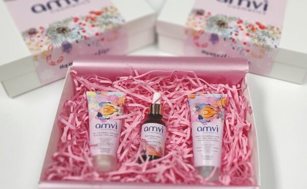 Rozświetlający zestaw na gwiazdkę od Amvi Cosmetics