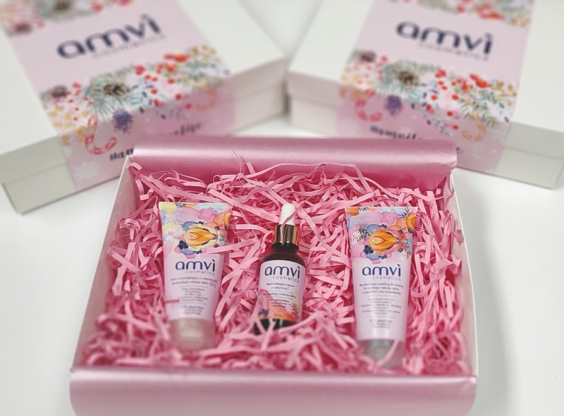 Rozświetlający zestaw na gwiazdkę od Amvi Cosmetics