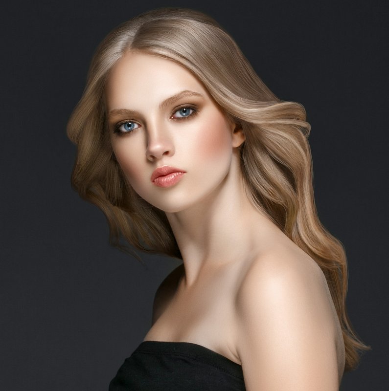 Jak dbać o farbowane włosy blond?