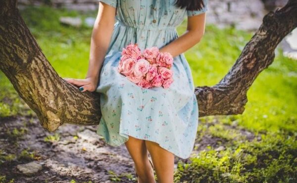 Lekko i kobieco. 5 stylizacji z kwiecistymi wzorami