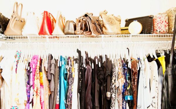 Porady stylistek – Co zrobić, gdy brak nam wcięcia w talii?