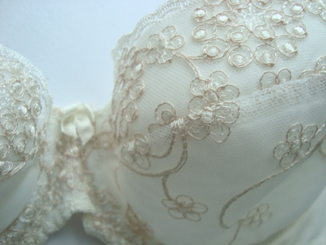 Jak przedłużyć trwałość róż?