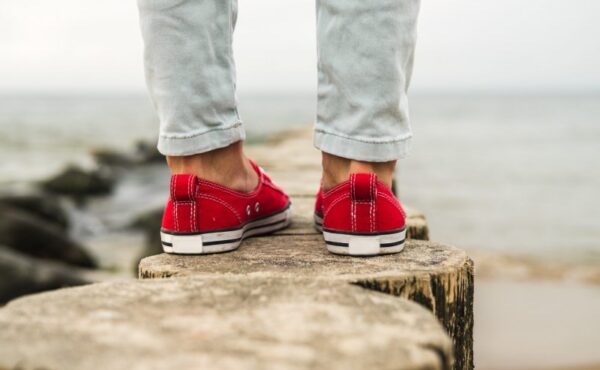 Do czego nosić trampki? 3 stylowe inspiracje