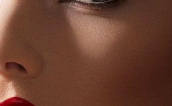 7 trików, aby nasza twarz wyglądała szczuplej