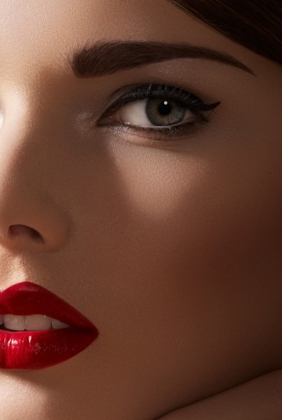 7 trików, aby nasza twarz wyglądała szczuplej