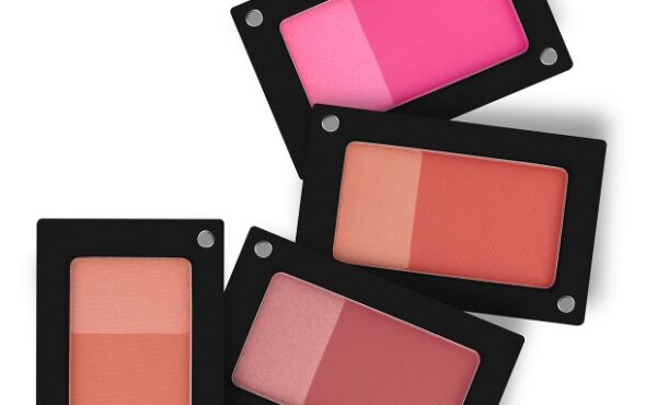 Róż z rozświetlaczem od marki Inglot