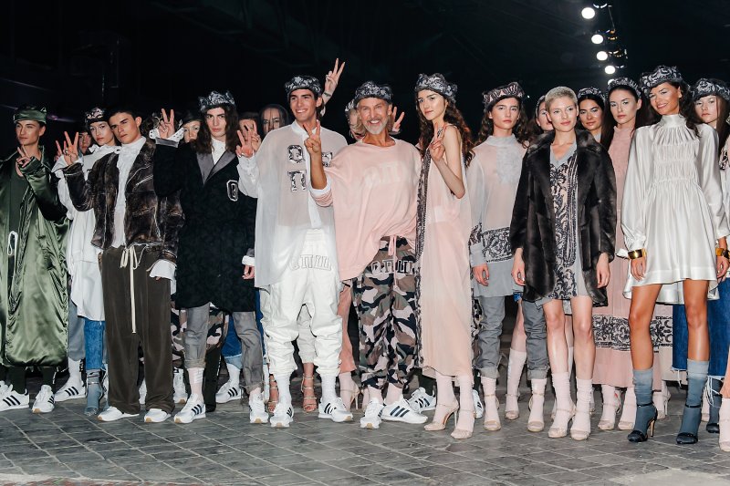 Świat mody zwariował… na punkcie skarpet! Robert Kupisz projektuje dla Gatty