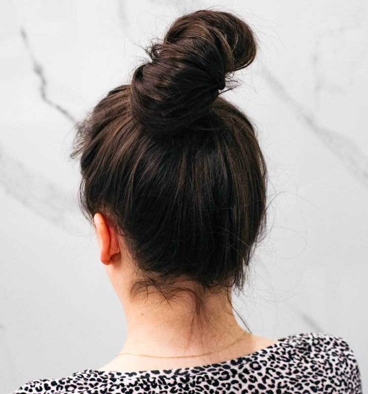 Nie rób tego swoim włosom. 5 nawyków, które im nie służą.