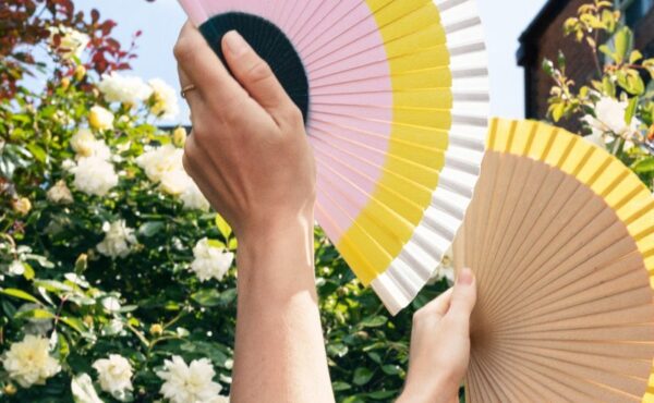 Gorąco? Wyjmij z torebki stylowy wachlarz!
